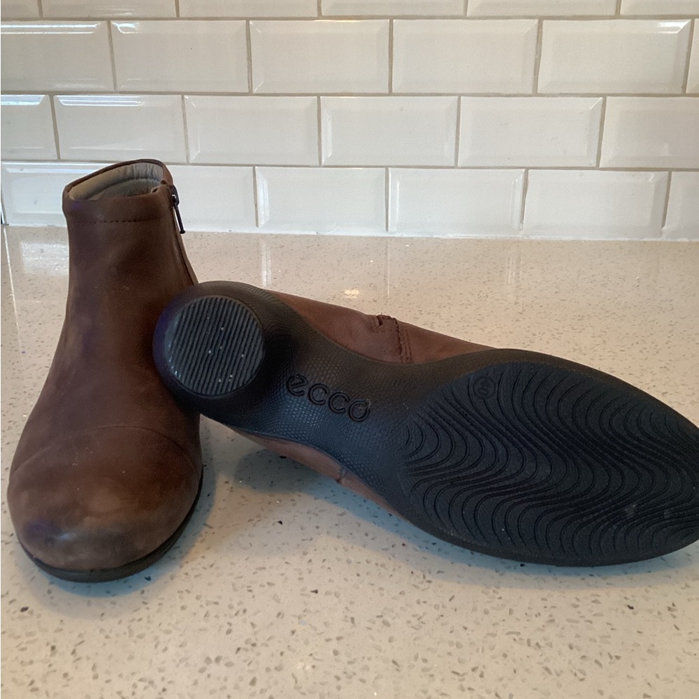 Leather ankle boot - Picture 6 of 9